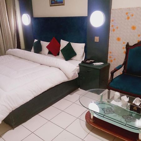 Hotel New Mid City 물탄 외부 사진
