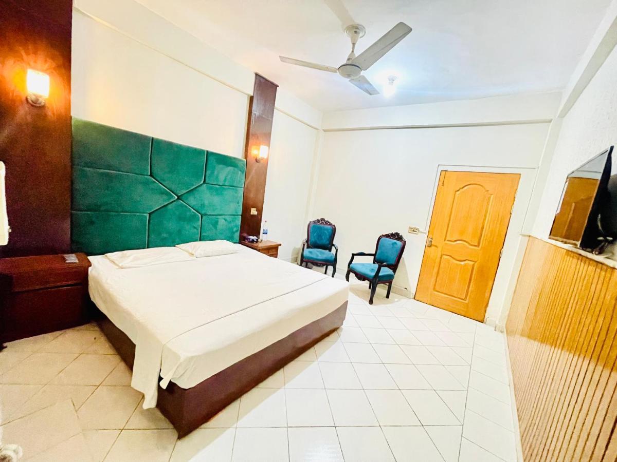 Hotel New Mid City 물탄 외부 사진