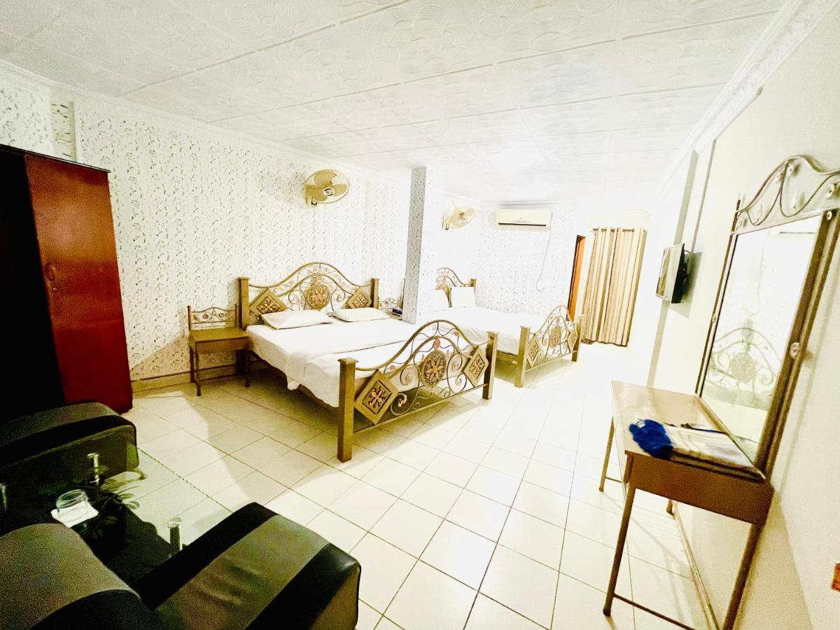 Hotel New Mid City 물탄 외부 사진