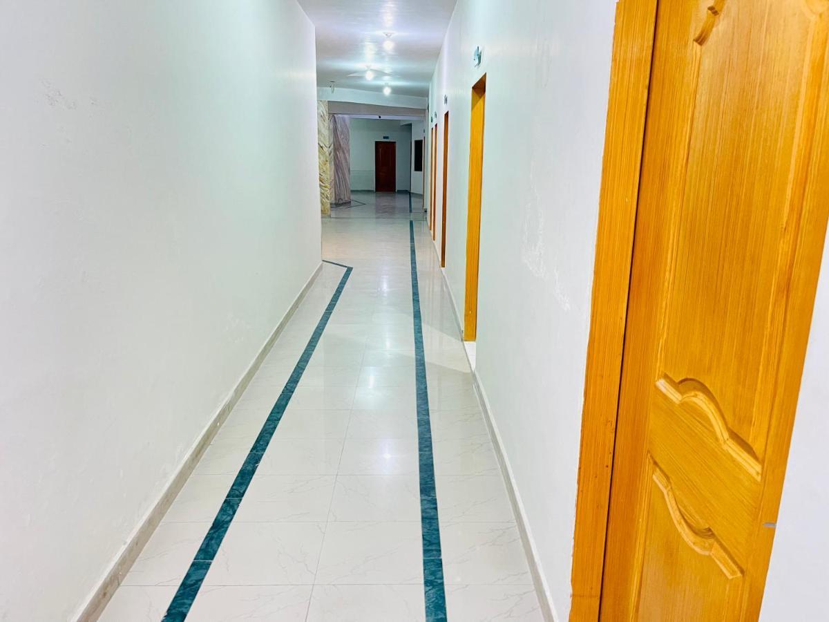 Hotel New Mid City 물탄 외부 사진