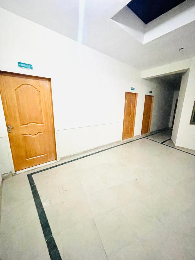 Hotel New Mid City 물탄 외부 사진