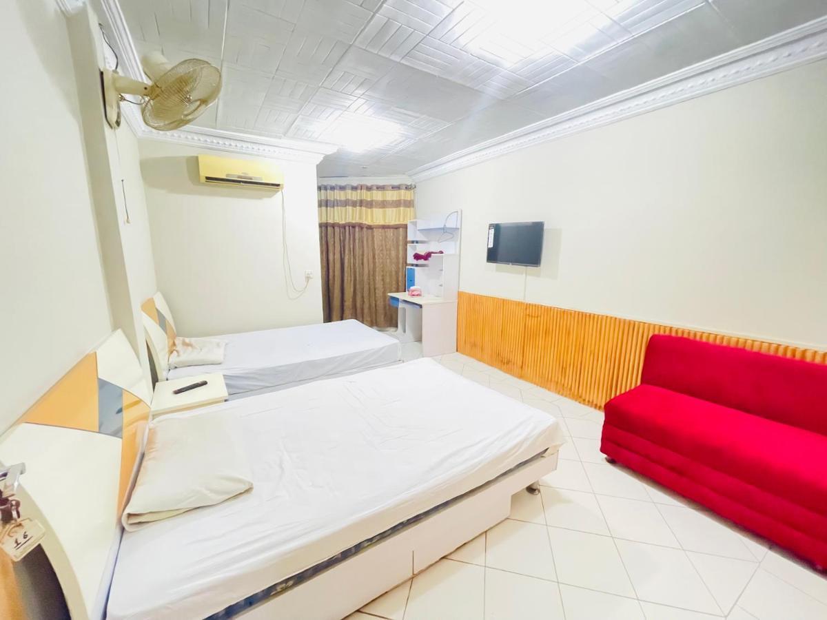 Hotel New Mid City 물탄 외부 사진