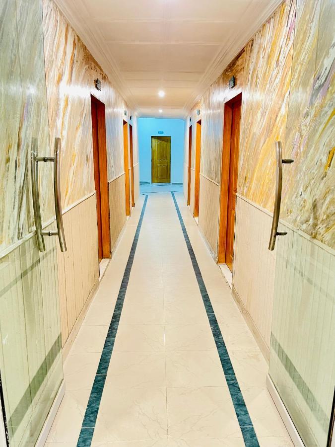 Hotel New Mid City 물탄 외부 사진