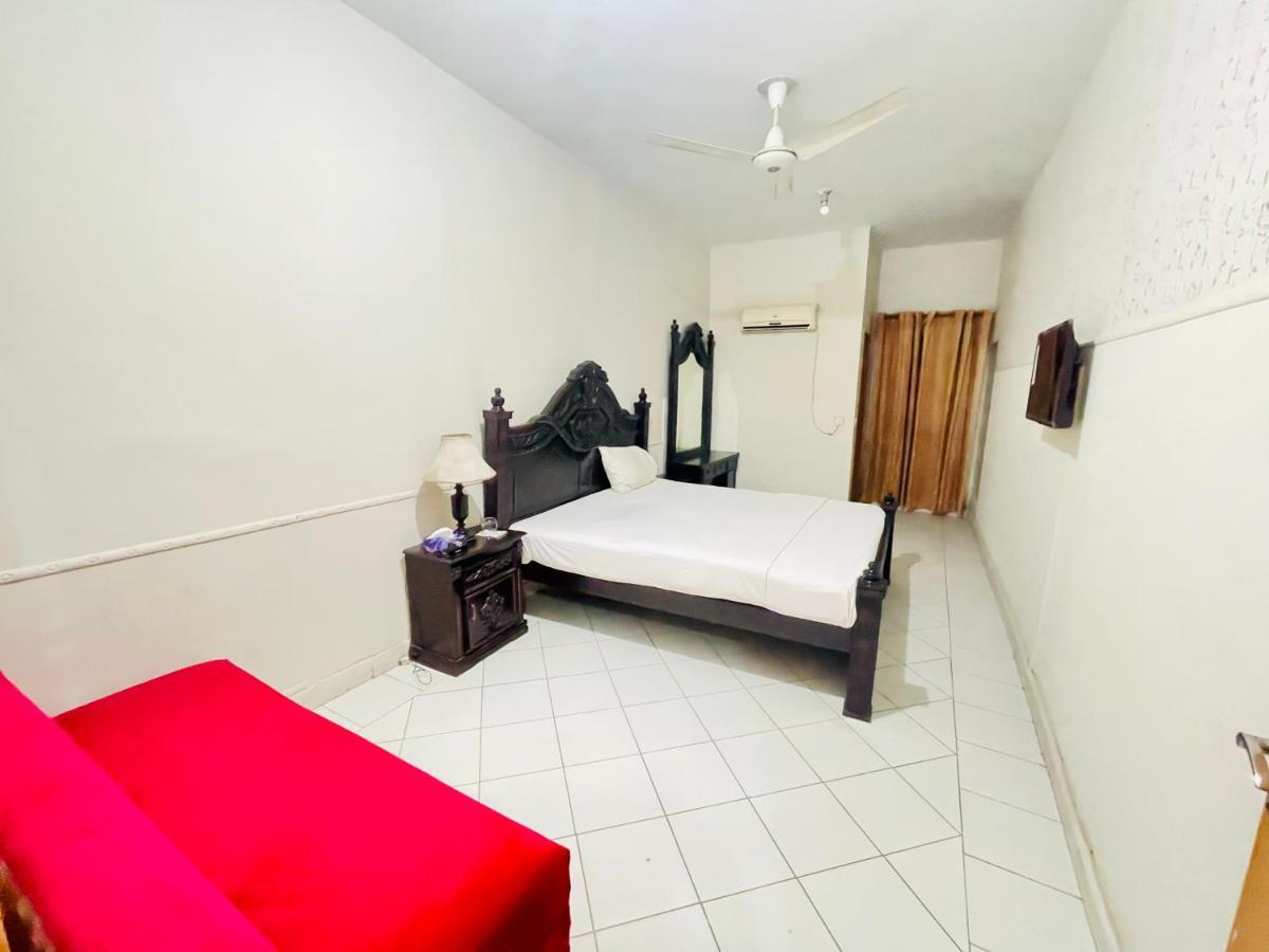 Hotel New Mid City 물탄 외부 사진