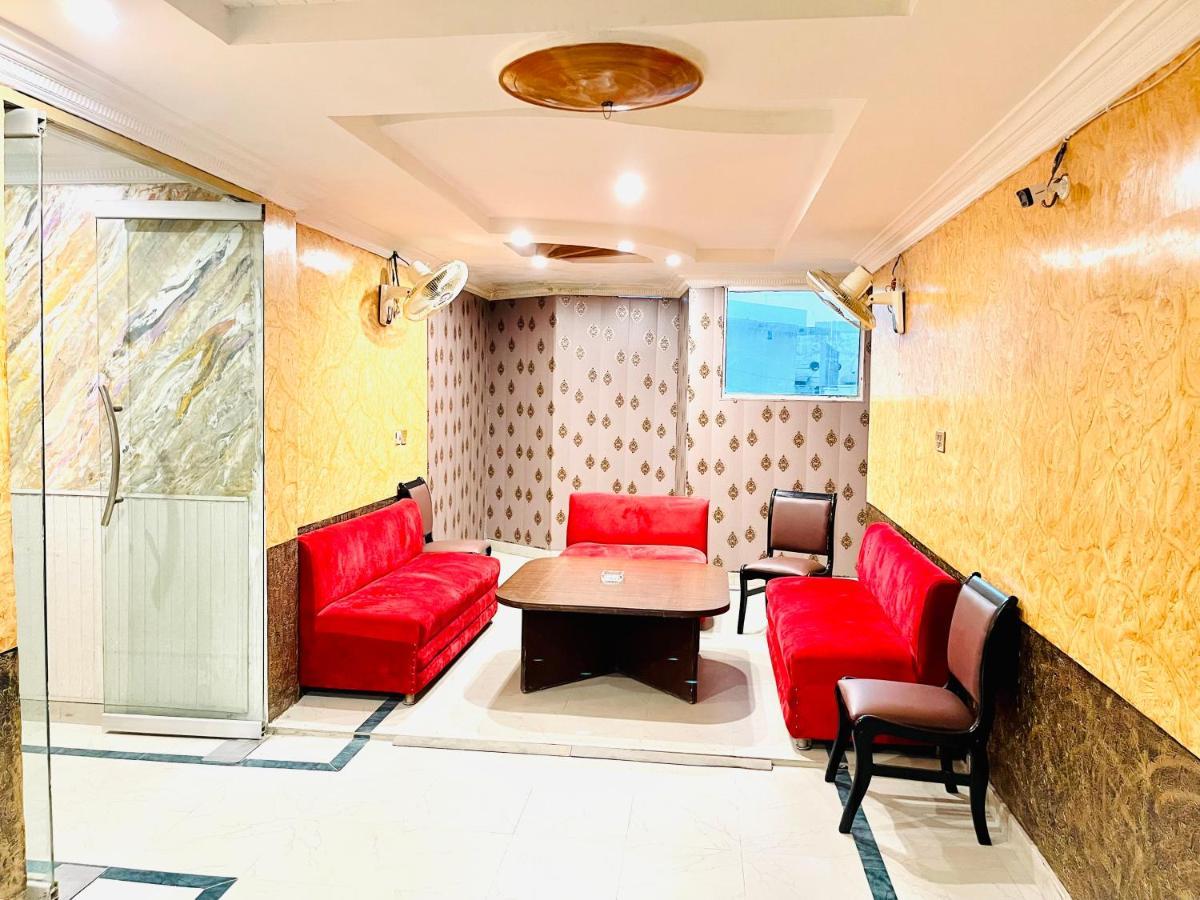 Hotel New Mid City 물탄 외부 사진
