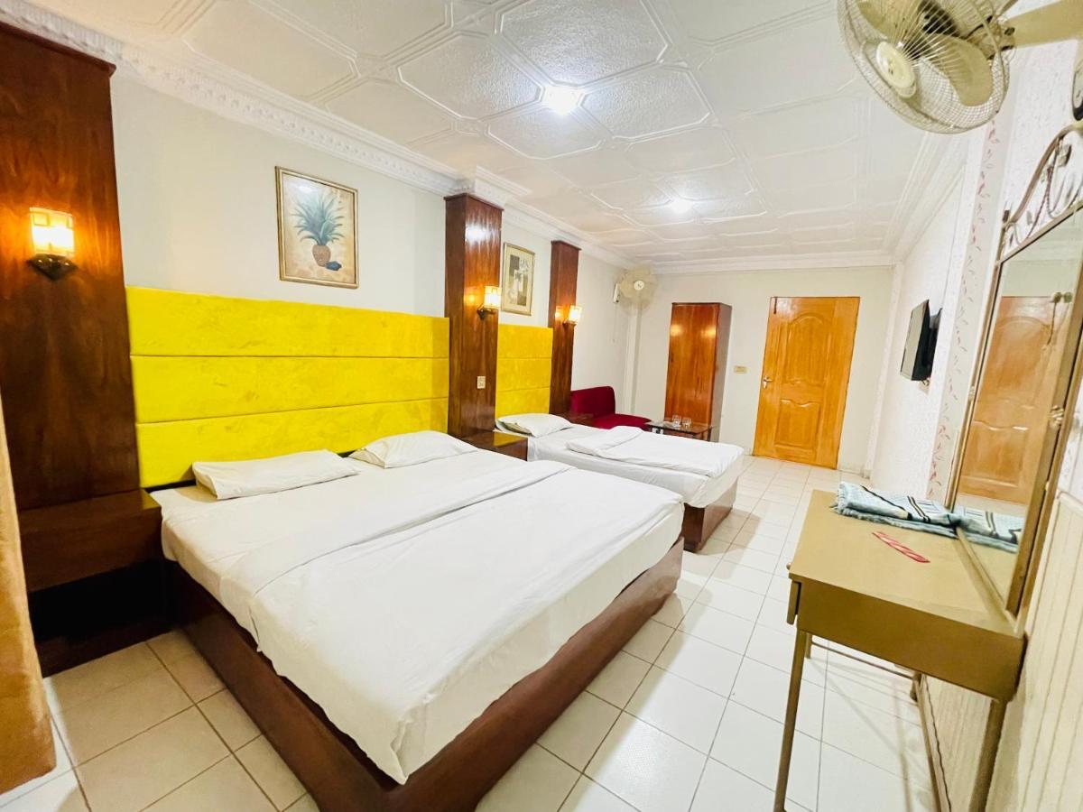 Hotel New Mid City 물탄 외부 사진