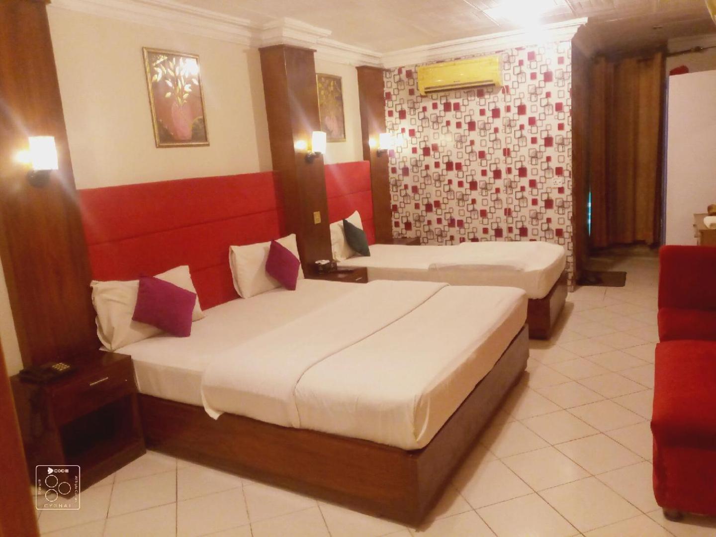 Hotel New Mid City 물탄 외부 사진