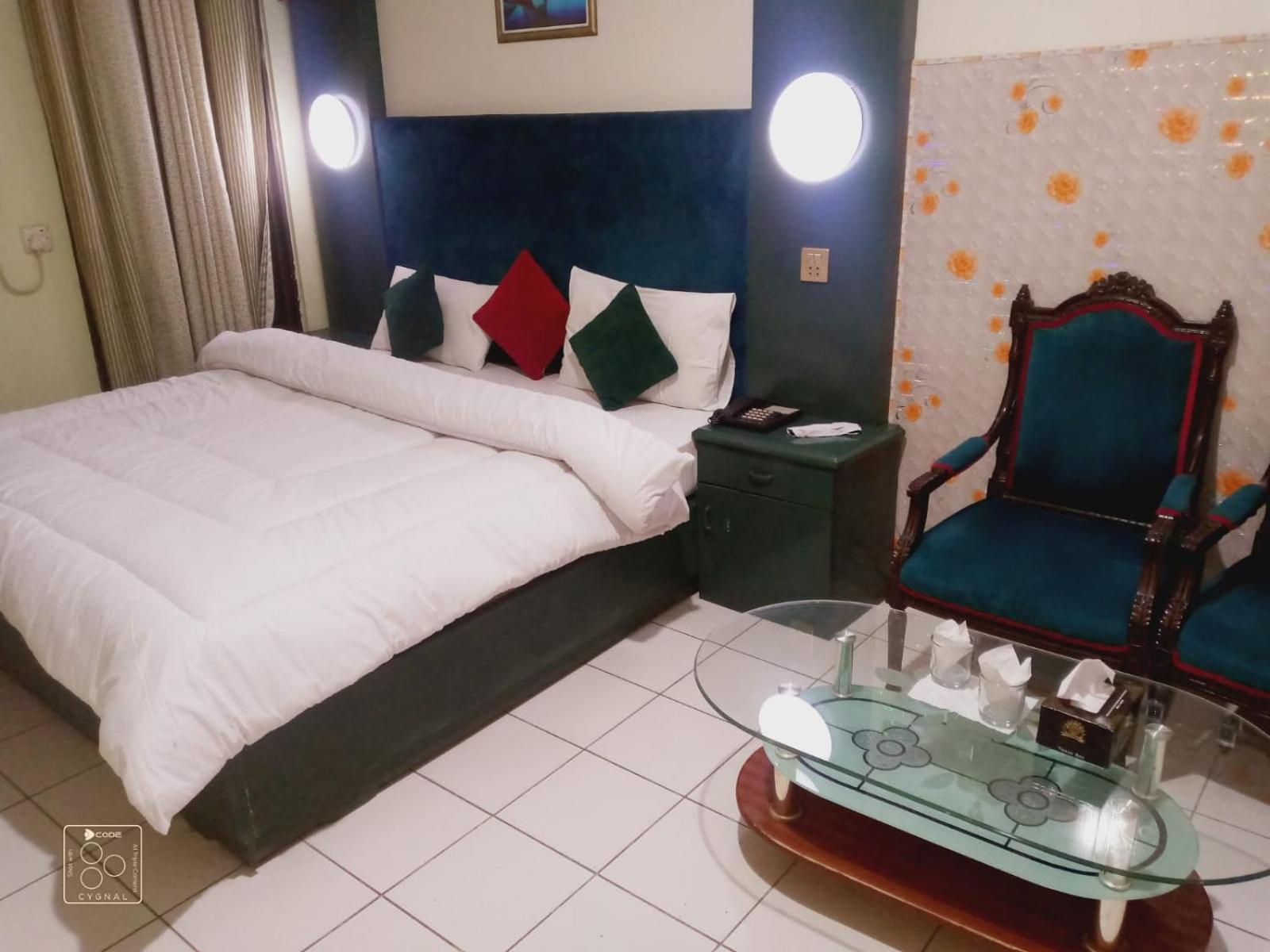 Hotel New Mid City 물탄 외부 사진
