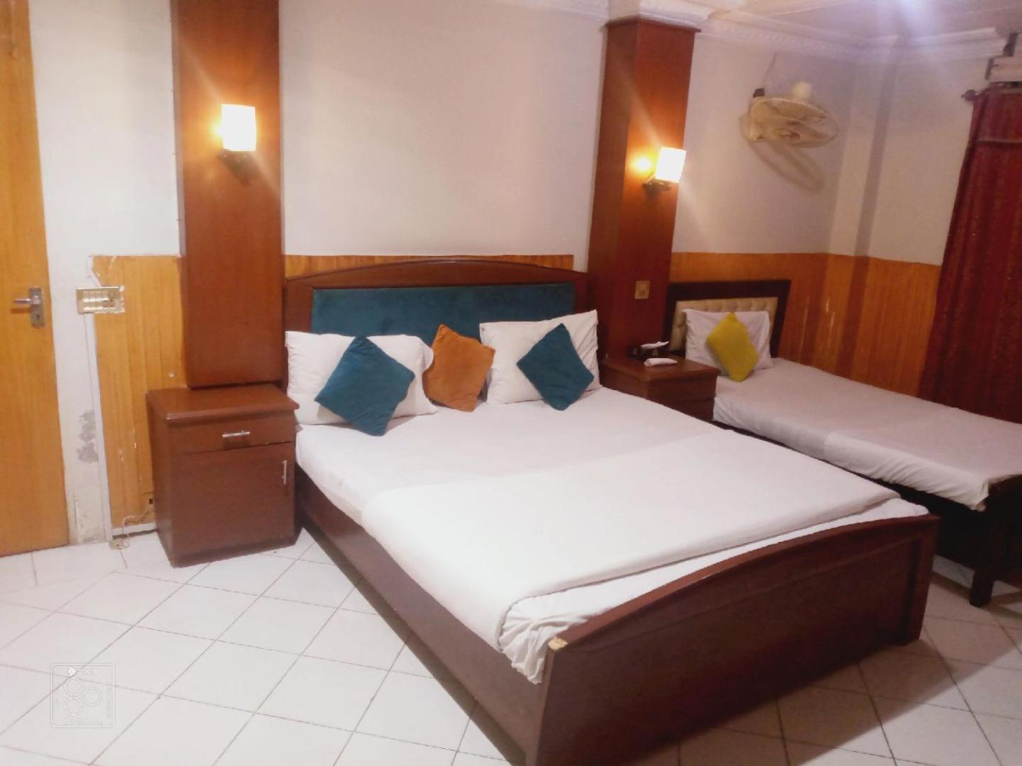 Hotel New Mid City 물탄 외부 사진